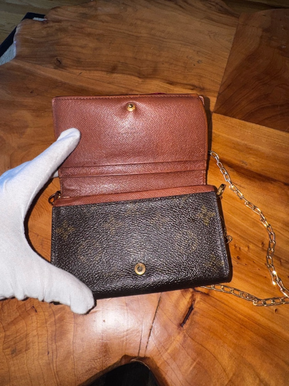 Louis Vuitton
Damier Ebene Porte-Monnaie
Billets
Trésor Wallet repurposed - Picture 7 of 16